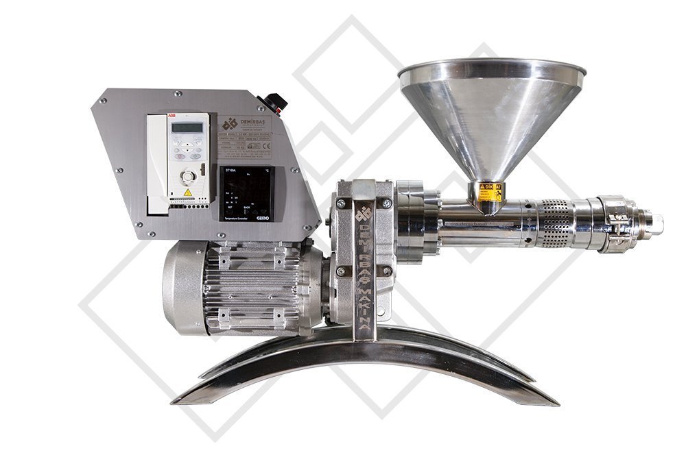 https://www.demirbasmachine.com/yuklemeler/blog-gorselleri/cold-oil-press-machine.jpg